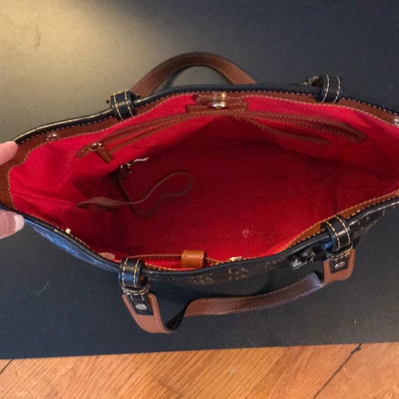 Dooney & Bourke medium coated leather bag - Picture 5 of 7